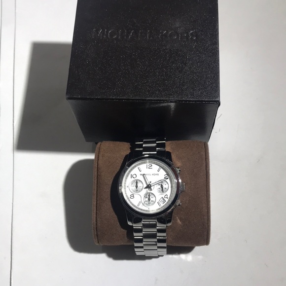 mk5076 watch